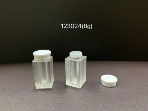 123024
Loose Powder Case with Sifter