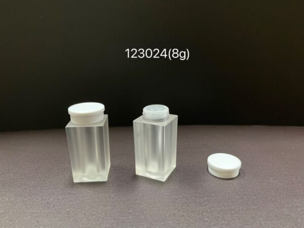 123024
Loose Powder Case with Sifter