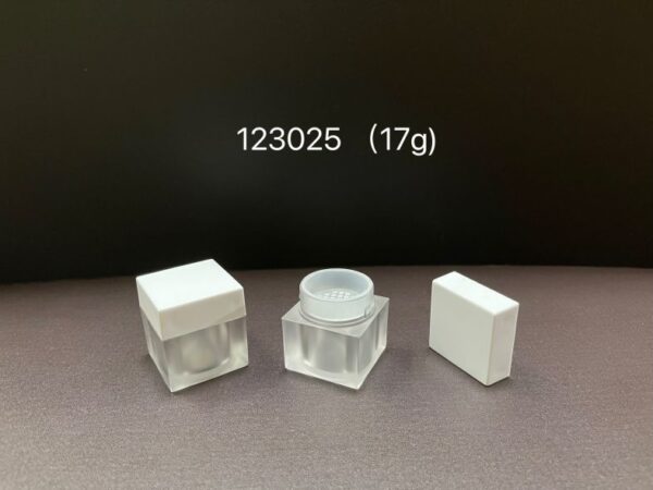 123025
Square Loose Powder Case with Sifter
