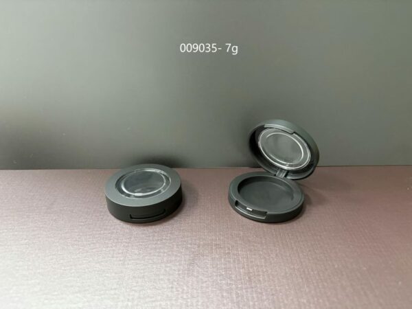 009035
Compact with Window