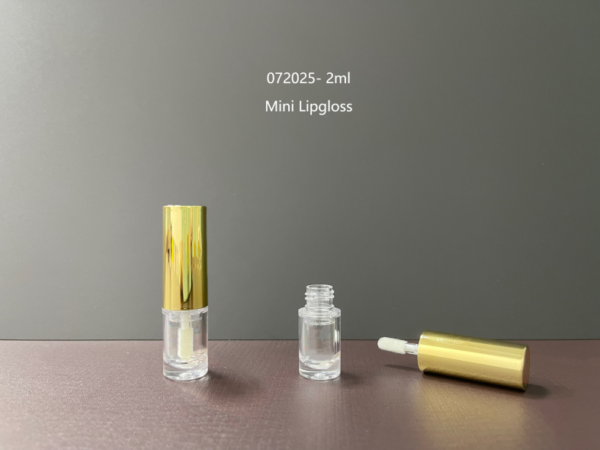 072025
Lipgloss with Applicator