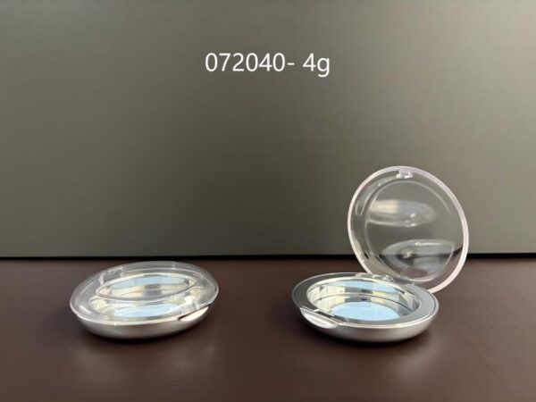 072040
Compact with Snap Closure