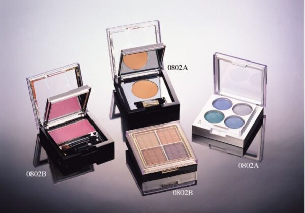 0802B
Multi-Color Square Compact with Mirror and Center Plate