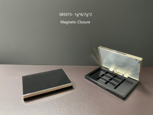085015
Eight-Color Square, Compact, With Mirror