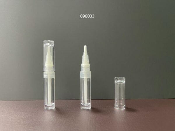 090033
Lipgloss with Applicator and Airtight, S-Free
