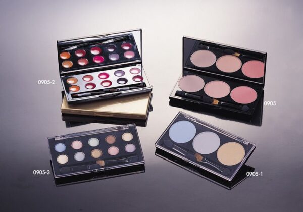 0905-4
Multi-Color Square Compact with Snap Closure