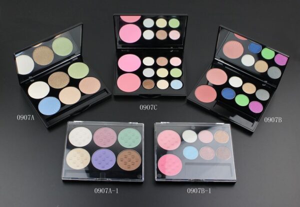 0907B
Multi-Color Square Compact with Mirror and Snap Closure