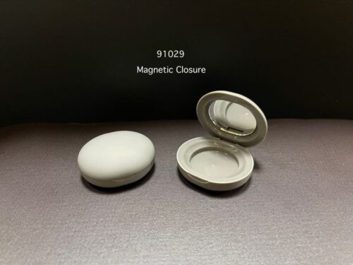 ct 091029
Compact with Mirror and Magnetic Closure
