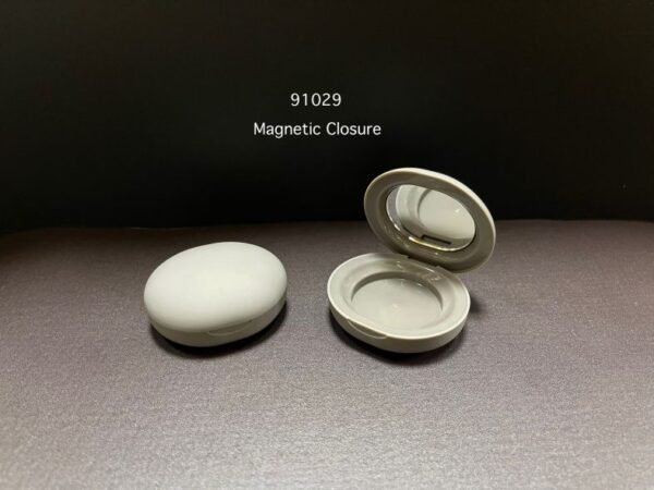 091029
Compact with Mirror and Magnetic Closure