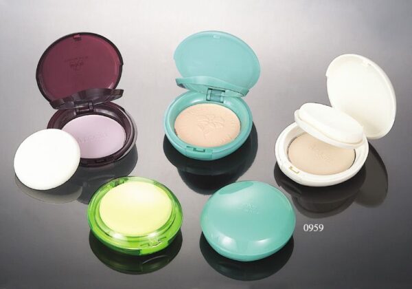 0959
Square Compact with Mirror and Center Plate
