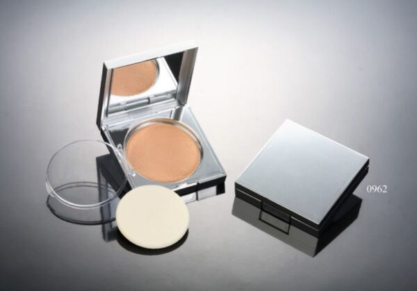 ct 0962
Square Compact with Mirror and Center Plate