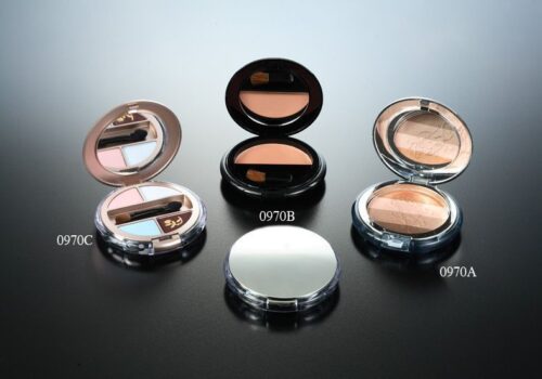 097003
Compact with Mirror and Center Plate and Push-Button Closure