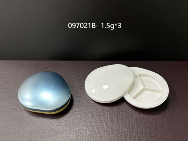 097021B
Multi-Color Shaped Compact with Magnetic Closure