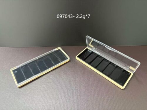 097043
Multi-Color Square Compact with Mirror and Snap Closure