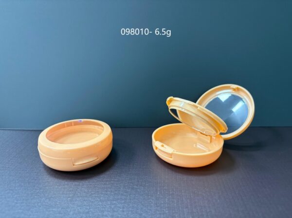 098010
Compact with Center Plate and Window