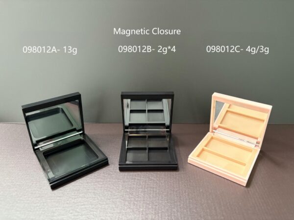 098012A
Square Compact with Mirror