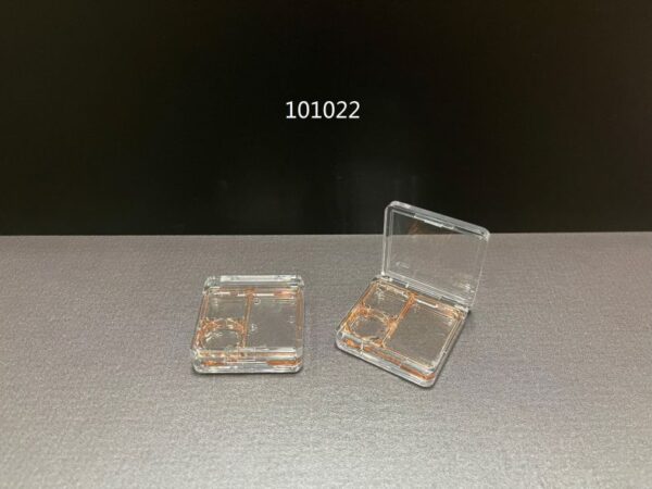 101022
Multi-Color Square Compact with Snap Closure, S-Free and Mono-Material