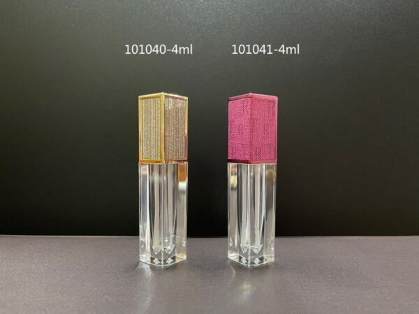 101041
Multi-Color Square Lipgloss with Applicator and Deco Top and Screw Closure and Regular Wand, Stackable