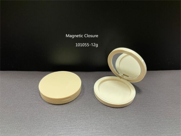 101055
Compact with Mirror and Magnetic Closure