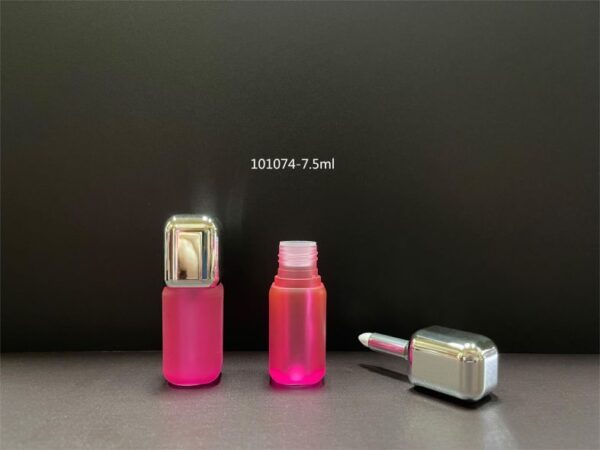 101074
Square Lipgloss with Applicator