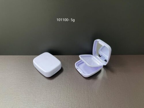 101100
Square Compact with Mirror and Center Plate and Snap Closure