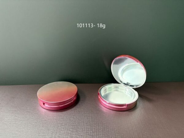 101113
Compact with Mirror and Snap Closure