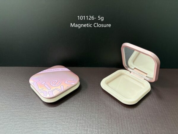 101126
Square Compact with Mirror and Magnetic Closure