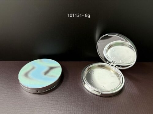 101131
Compact with Mirror and Snap Closure