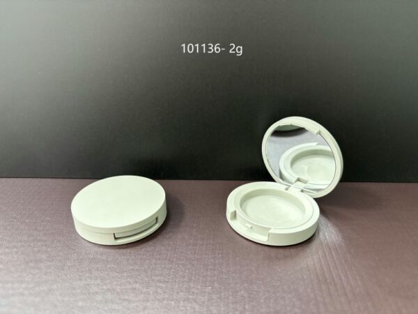 101136
Compact with Mirror