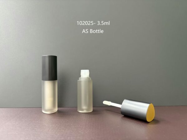 102025
Lipgloss with Applicator