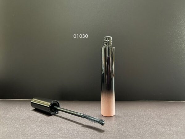 103016
Lipgloss with Applicator