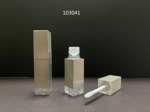 103041
Lipgloss with Applicator
