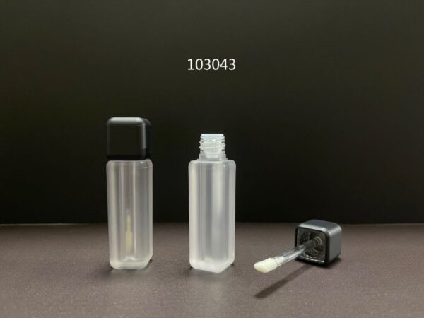 103043
Lipgloss with Applicator