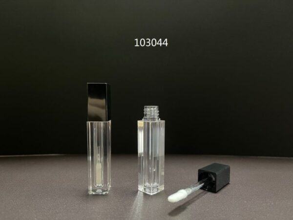 103044
Square Lipgloss with Applicator