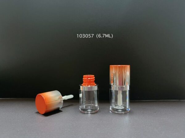 103057
Lipgloss with Applicator
