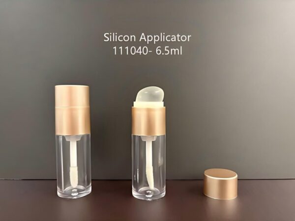 111040
Lipgloss with Applicator