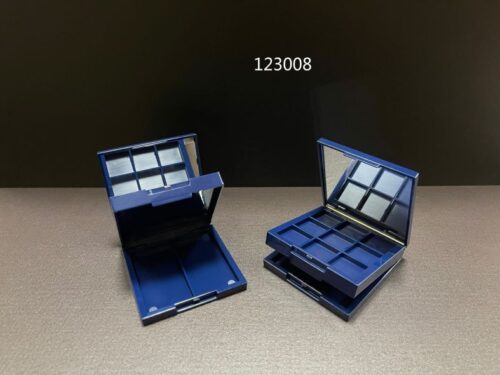 123008
Multi-Color Square Compact with Mirror and Snap Closure, S-Free and Mono-Material