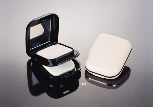 1305
Compact with Mirror and Center Plate