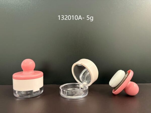 132010A
Shaped Compact with Mirror