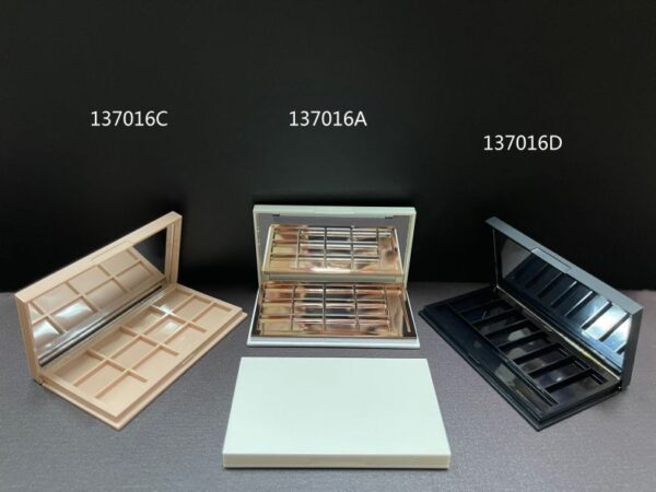 137016C
Multi-Color Square Compact with Mirror and Snap Closure