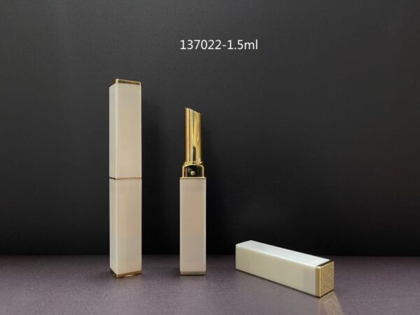 137022
Square Lipstick