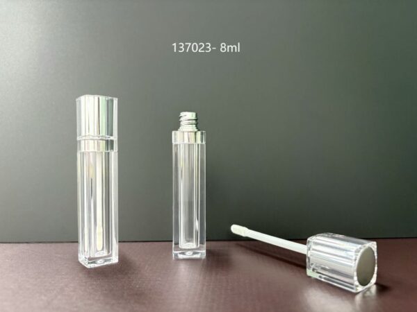 137023
Square Lipgloss with Applicator and Double-Wall