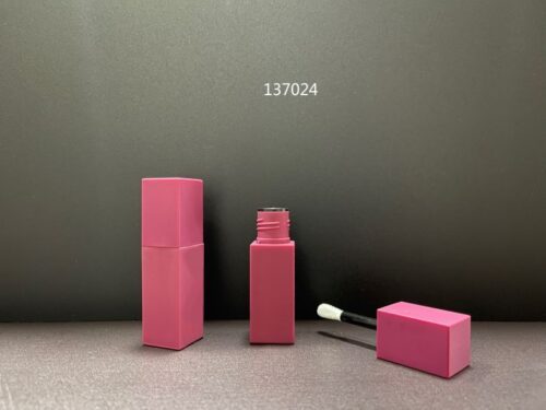 137024
Lipgloss with Applicator