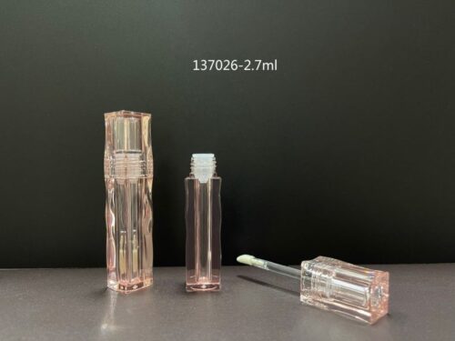 137026
Lipgloss with Applicator