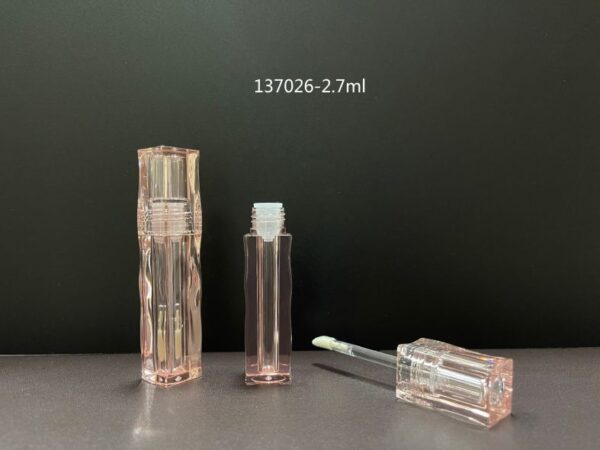 137026
Lipgloss with Applicator