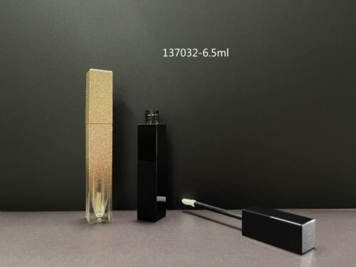 137032
Lipgloss with Applicator