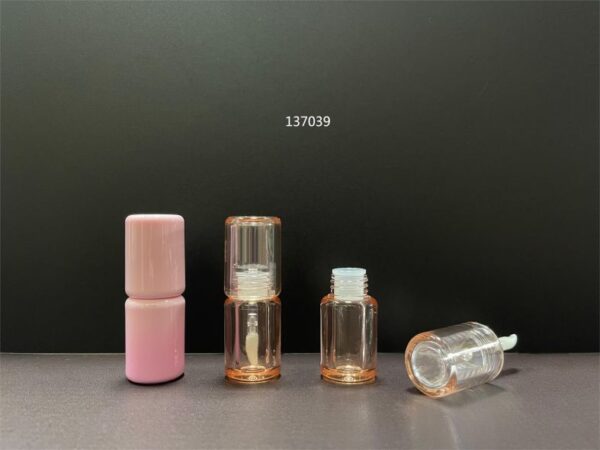 137039
Lipgloss with Applicator