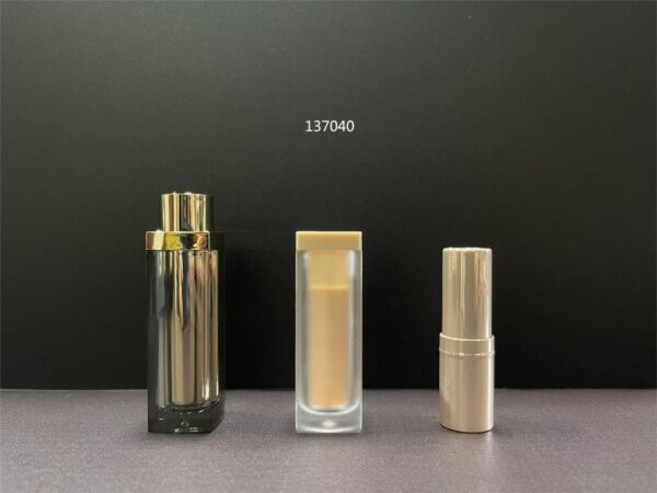 137040
Square Lipstick with Double-Wall