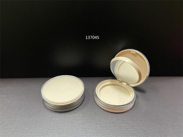 137045
Compact with Mirror and Center Plate