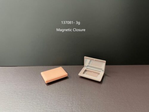 137081
Square Compact with Mirror and Magnetic Closure